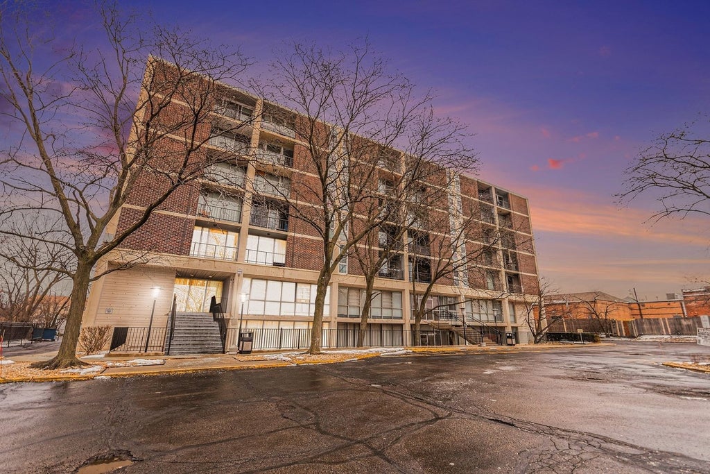 1043 South York Road 202, Bensenville