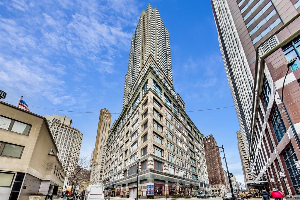 100 East Huron Street 3505, Chicago, 60611