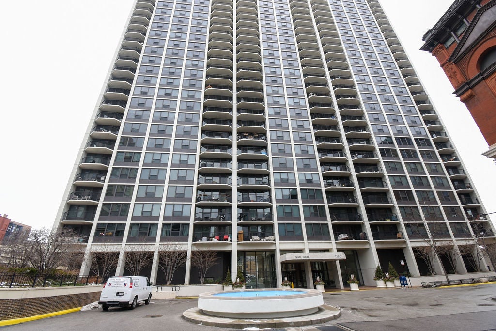 1560 North Sandburg Terrace 802j, Chicago, 60610