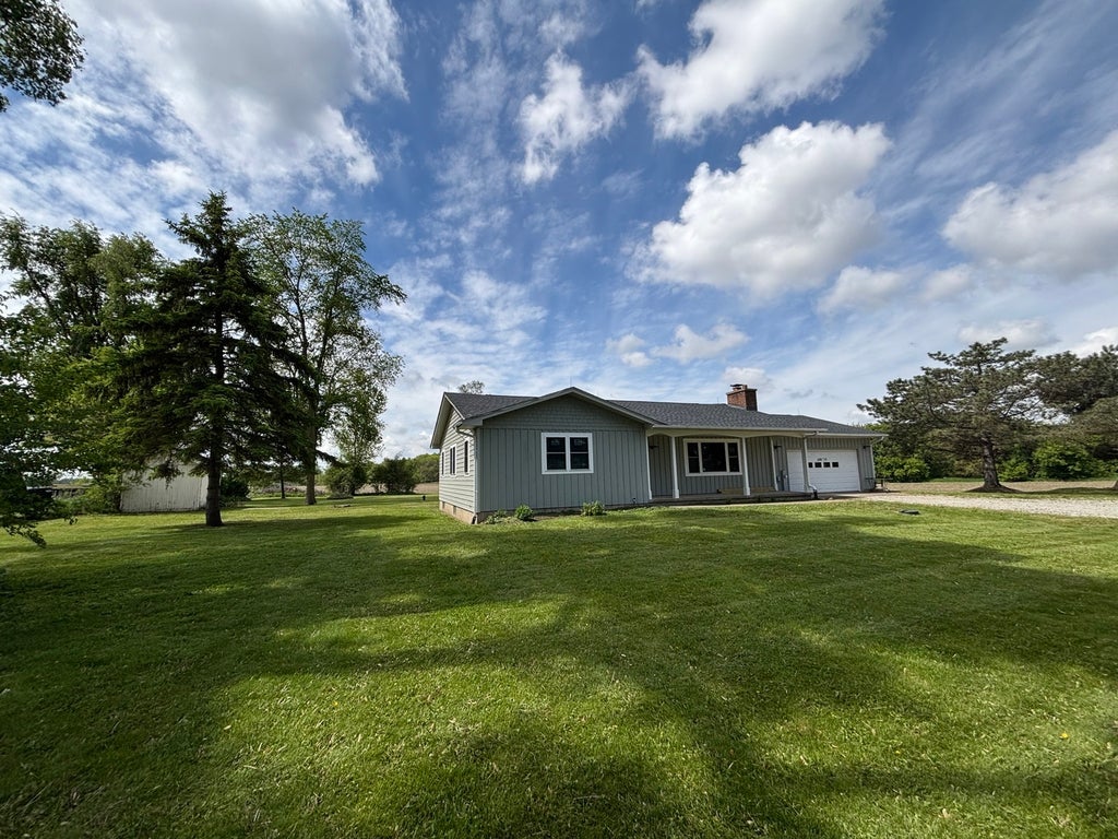 38w715 Huntley Road, West Dundee