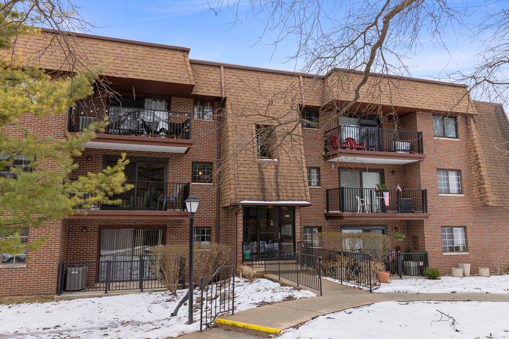 404 Melrose Avenue 103, Glen Ellyn
