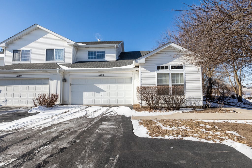 1693 Waterford Road, North Aurora