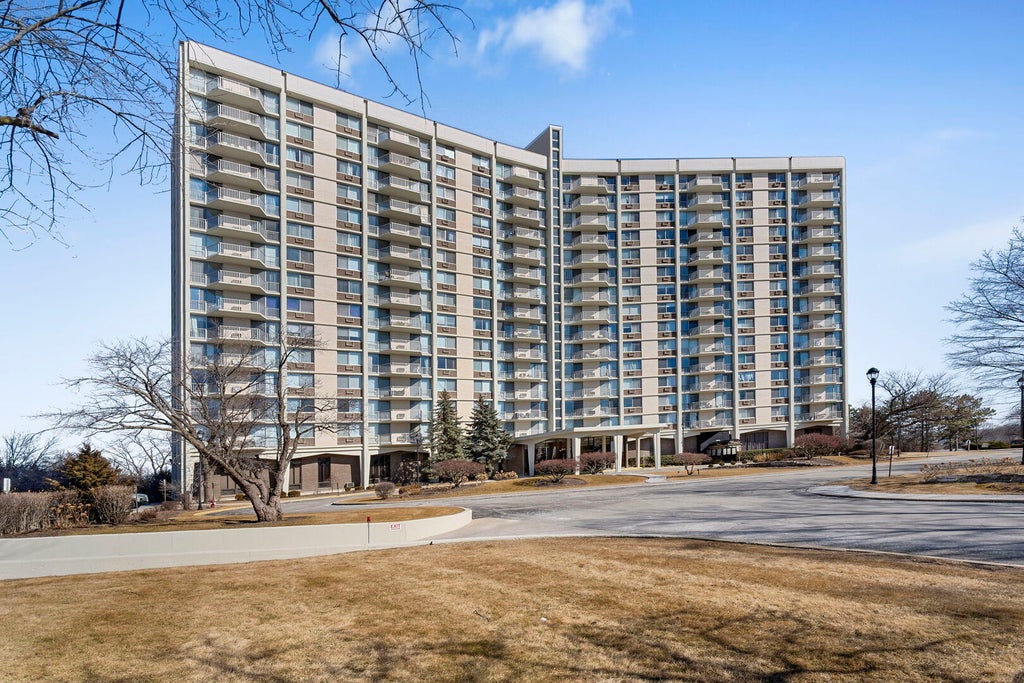 40 North Tower Road 16m, Oak Brook
