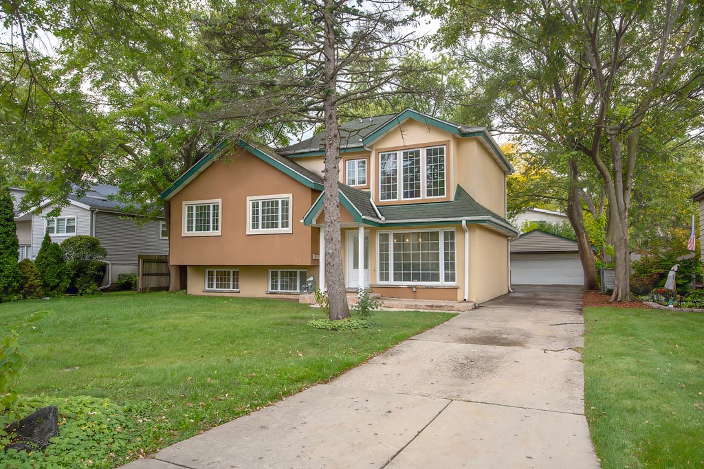 216 Flora Avenue, Glenview