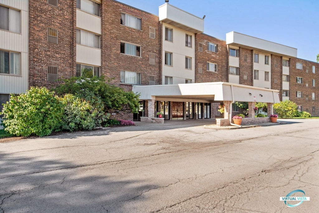 841 North York Street 202, Elmhurst