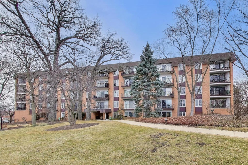 441 North Park Boulevard 4b, Glen Ellyn