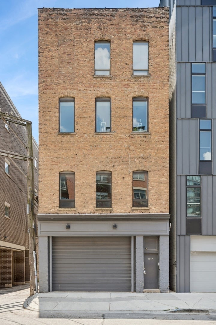 711 North Milwaukee Avenue 2, Chicago, 60642