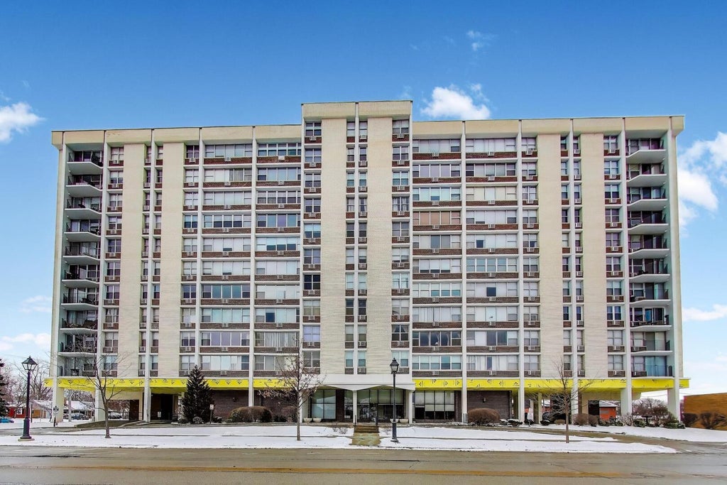 33 North Main Street 3c, Lombard