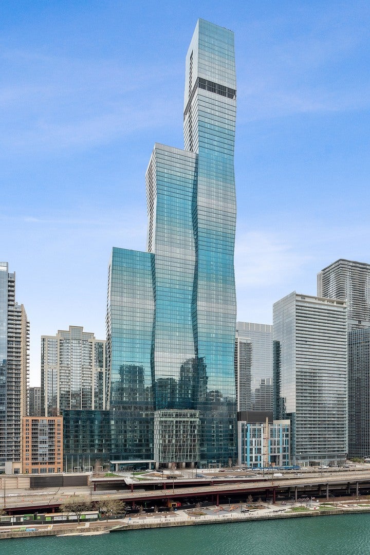 363 East Wacker Drive 1906, Chicago, 60601