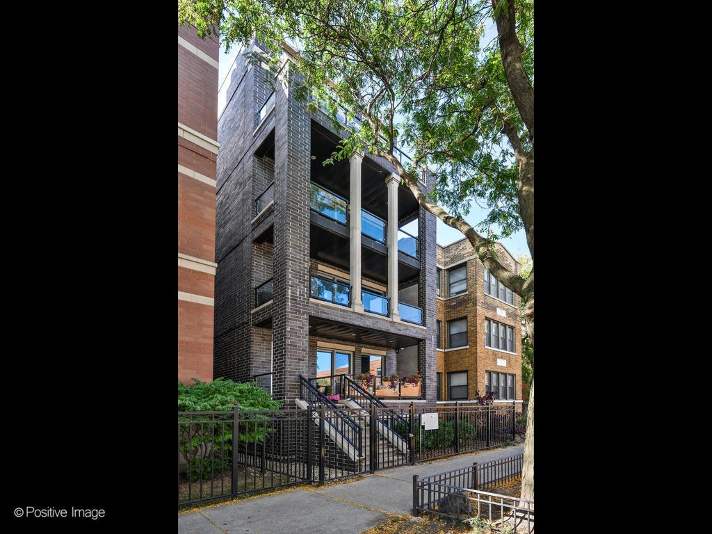 2922 North Sheffield Avenue 3, Chicago, 60657