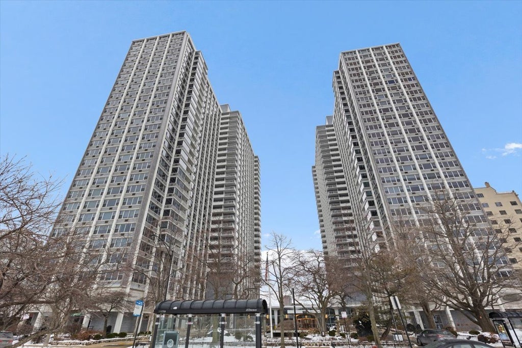 4250 North Marine Drive 906, Chicago, 60613