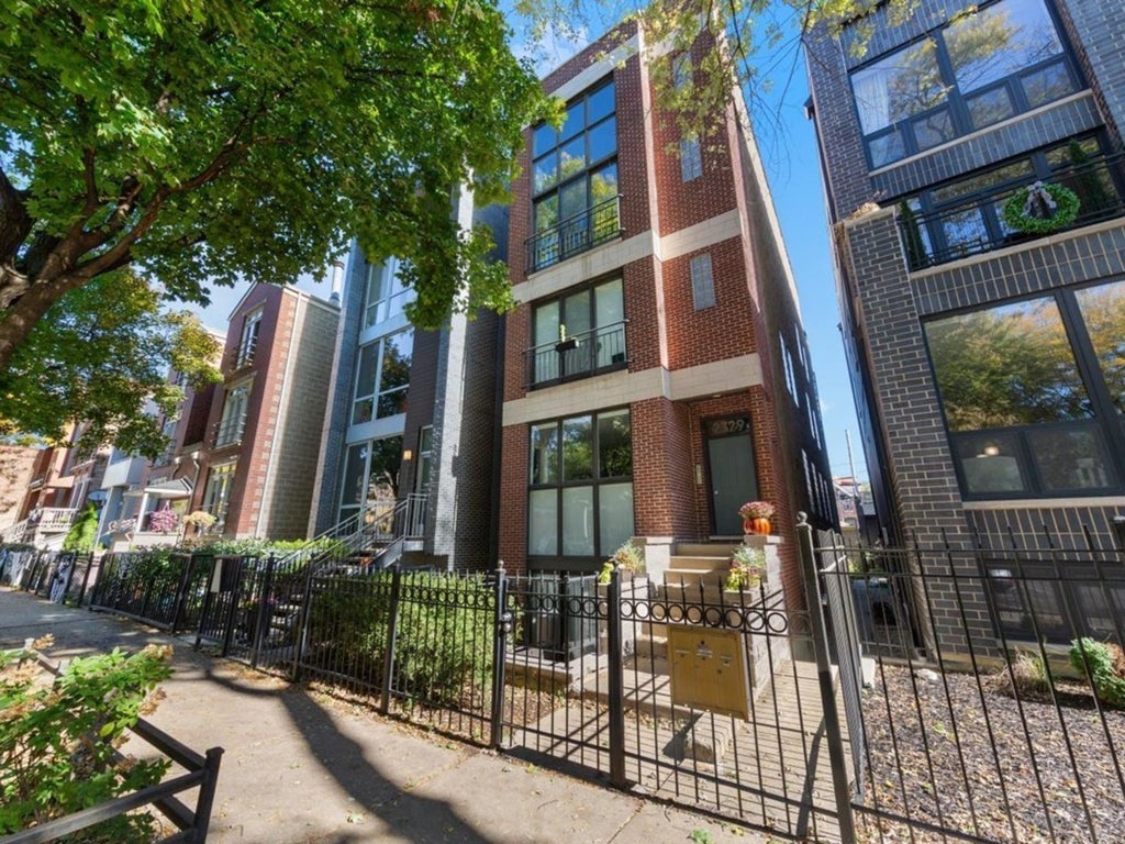 2329 North Leavitt Street 3, Chicago, 60647