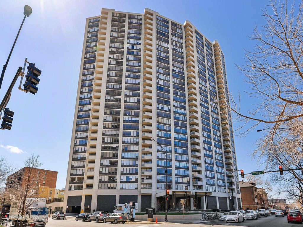3930 North Pine Grove Avenue 2611, Chicago, 60613