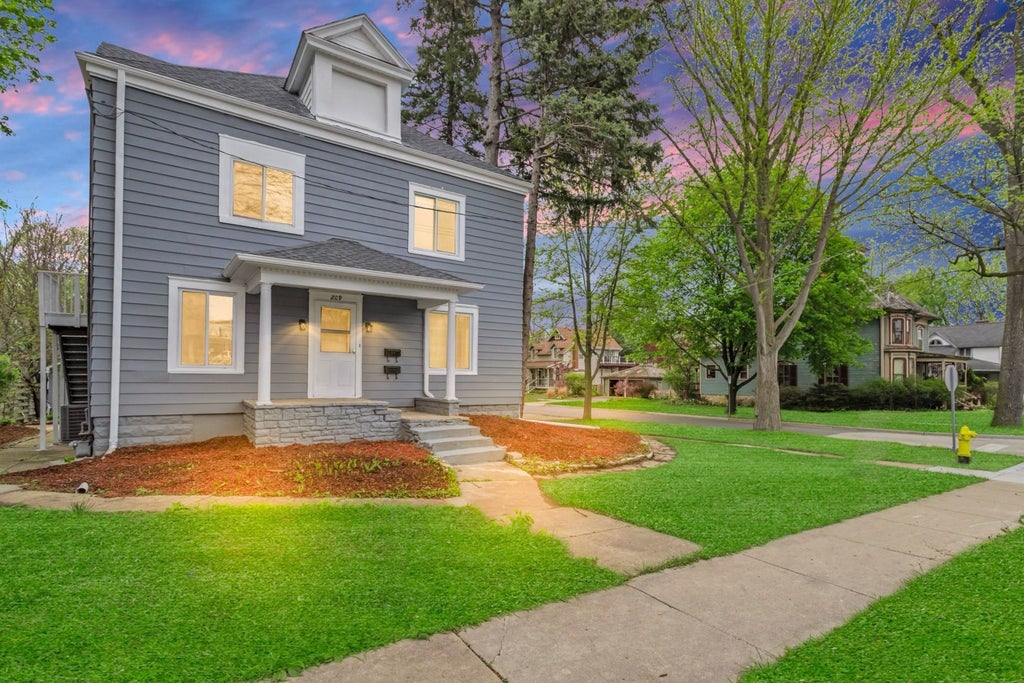 209 East Washington Street, West Chicago