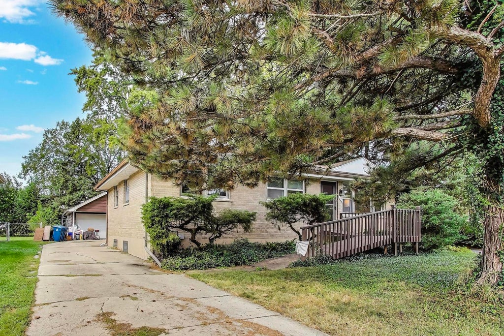 738 North Parker Street, Elmhurst