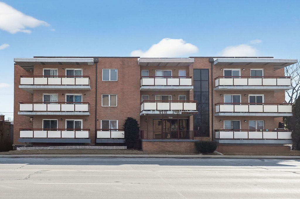 6441 West Pershing Road 305, Stickney