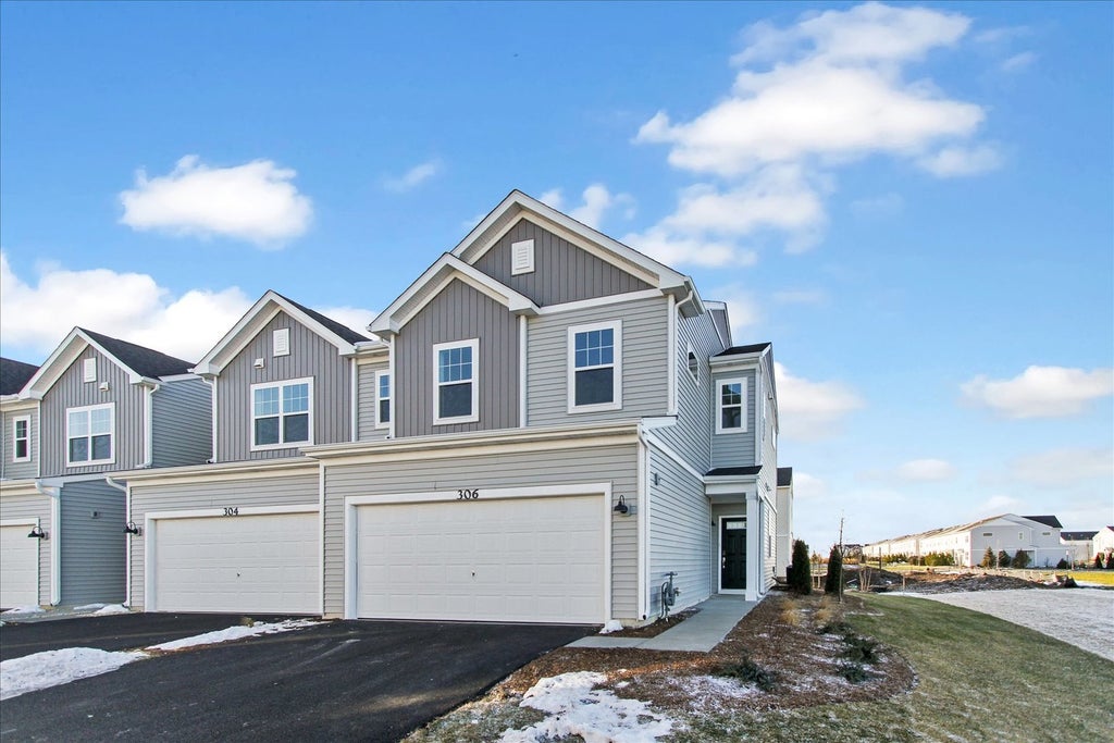 306 Kingsport Drive, South Elgin