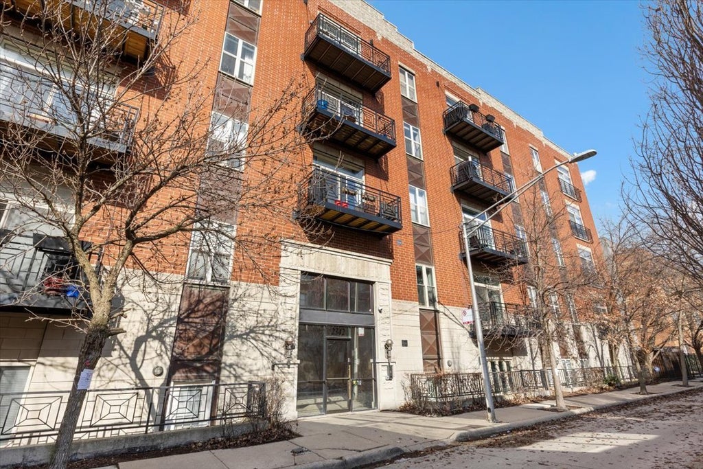 2342 West Bloomingdale Avenue 201, Chicago, 60647