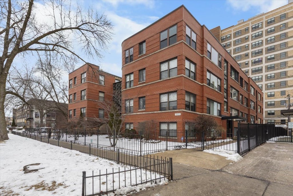 7423 North Sheridan Road 3w, Chicago, 60626