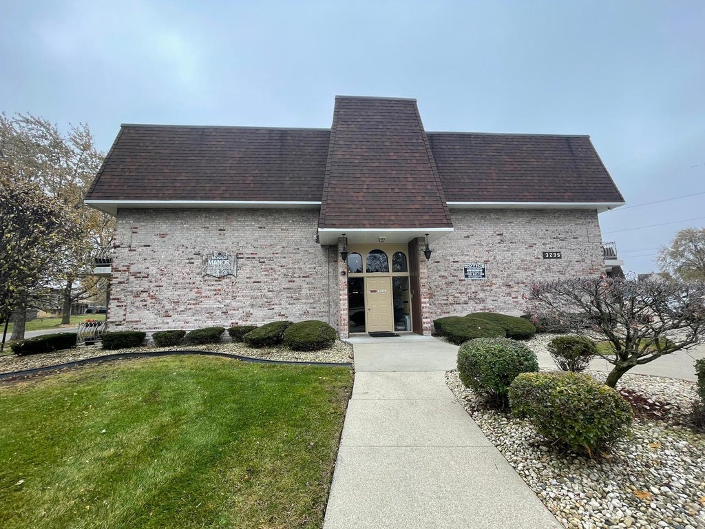 3235 South Manor Drive 104, Lansing