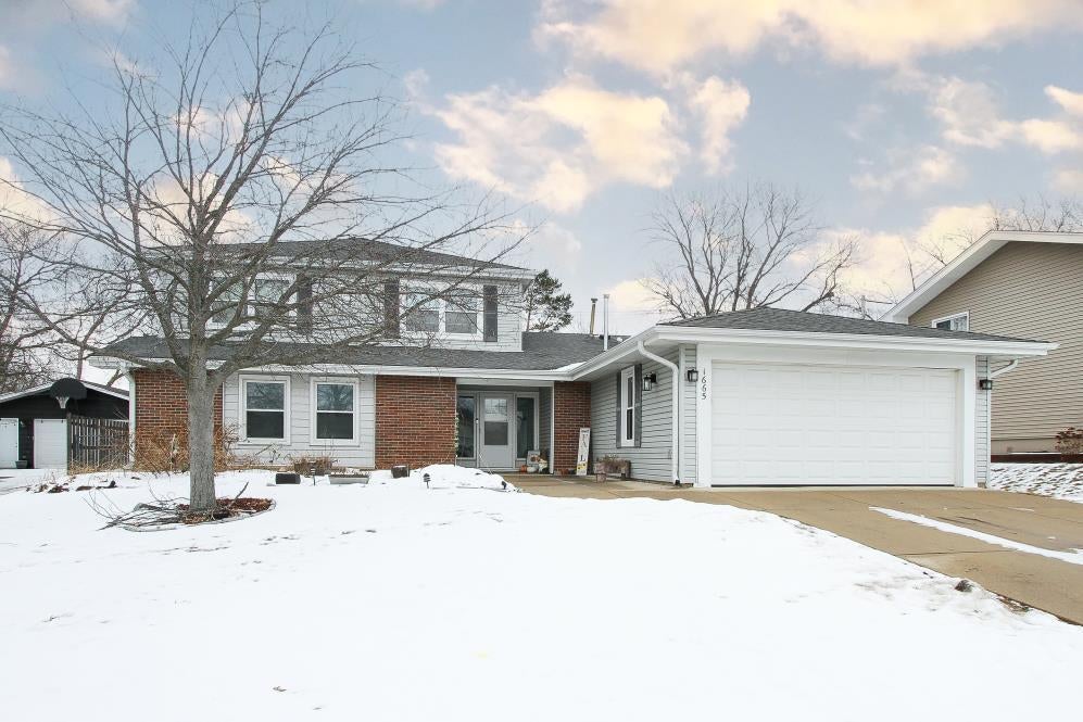 1665 Chippendale Road, Hoffman Estates