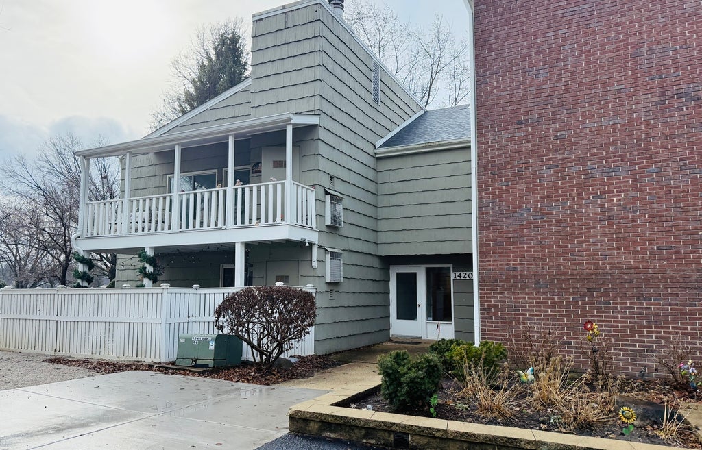 1420 Stonebridge Trail 1-3, Wheaton