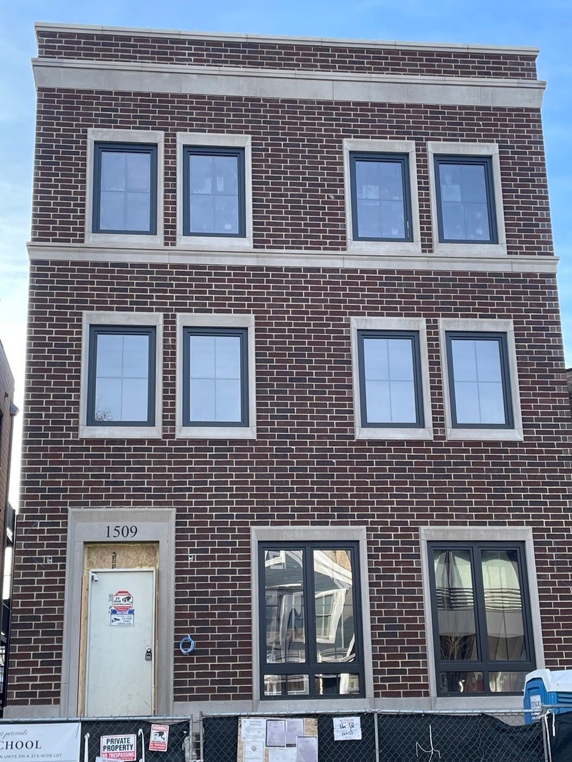 1509 West School Street 3, Chicago