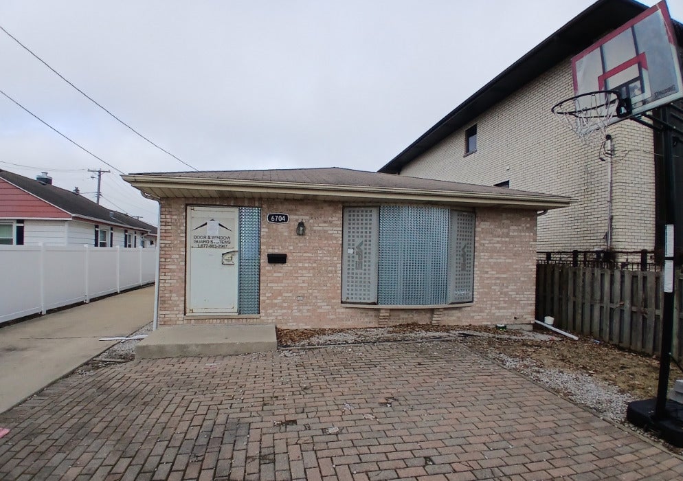 6704 West Forest Preserve Drive, Harwood Heights