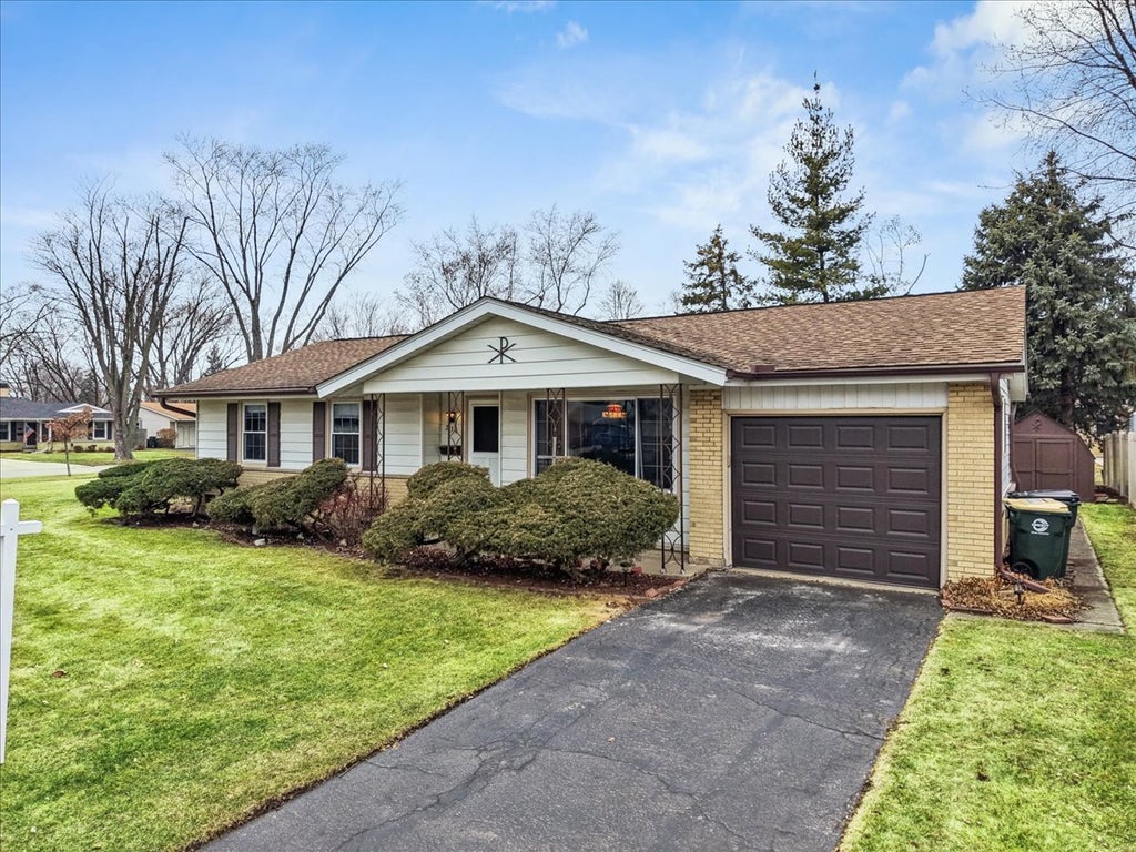 234 Peach Tree Lane, Elk Grove Village