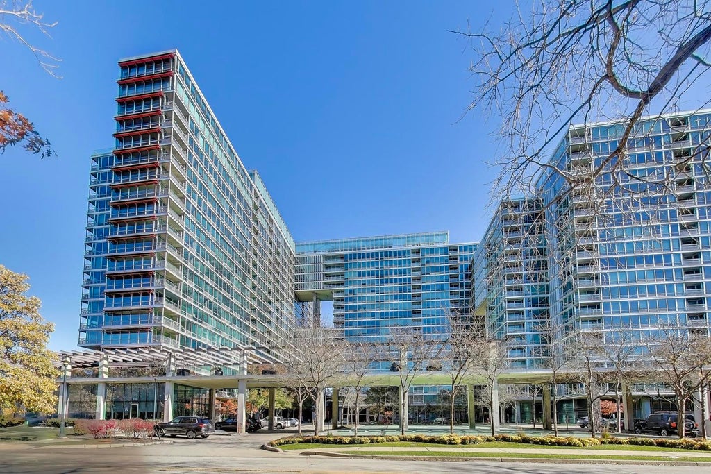 9725 Woods Drive 1005, Skokie, 60077