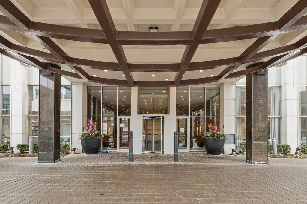 655 West Irving Park Road 4212, Chicago, 60613