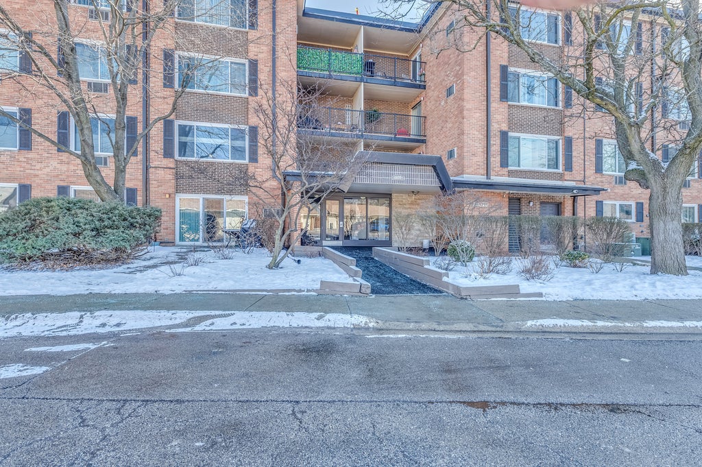 1107 South Old Wilke Road 103, Arlington Heights