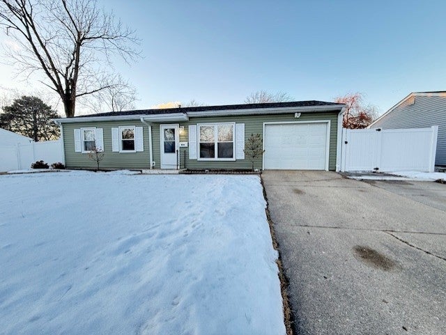 804 Hillside Drive, Streamwood