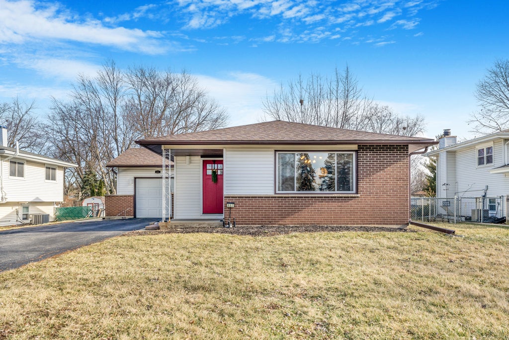 987 Lakewood Drive, Bartlett