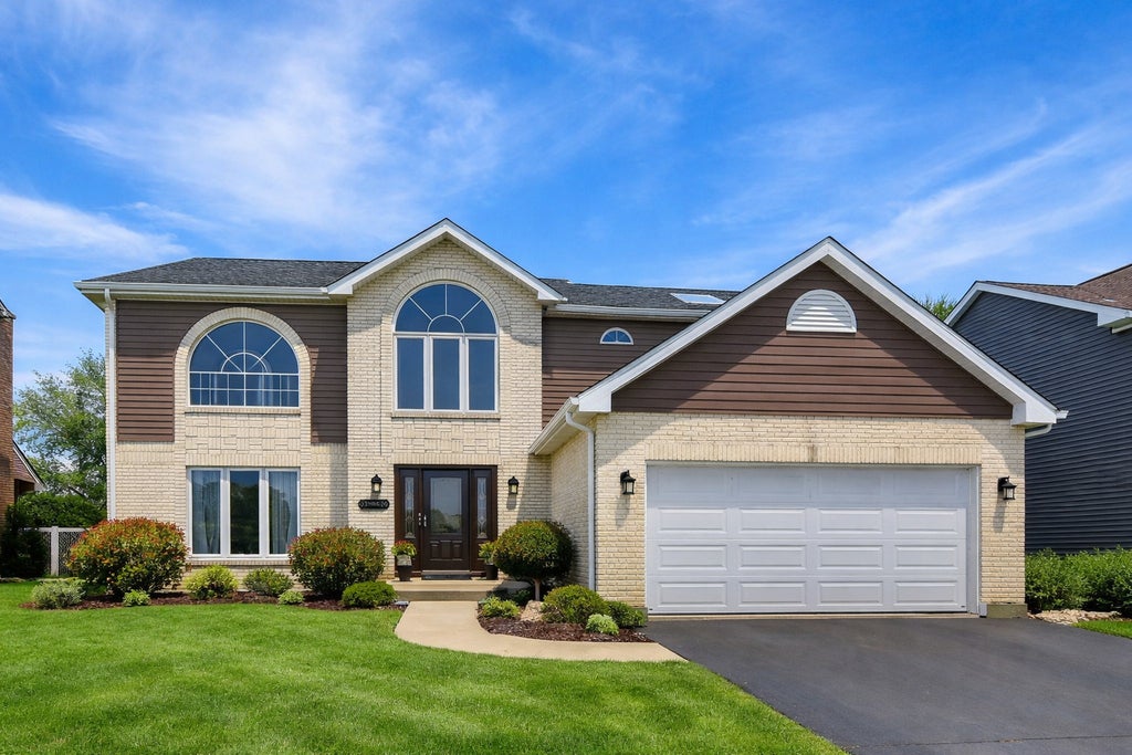 27w439 Chartwell Drive, Winfield