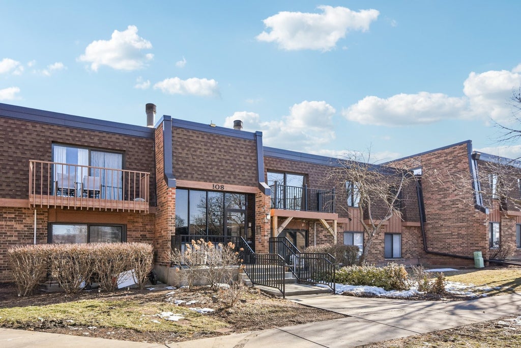 108 Mullingar Court 2d, Schaumburg