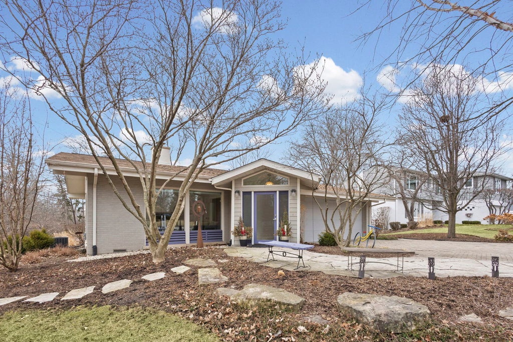 1990 Southridge Terrace, Northfield, 60093