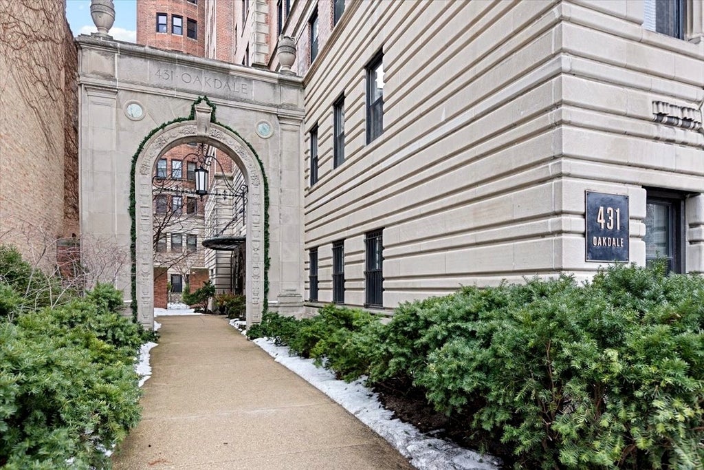 431 West Oakdale Avenue 13d, Chicago, 60657