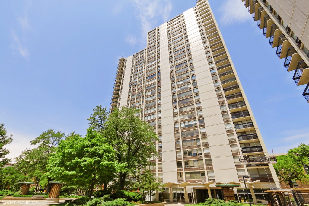 1455 North Sandburg Terrace 1501b, Chicago, 60610