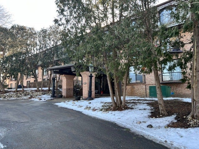 600 West Russell Street 105, Barrington