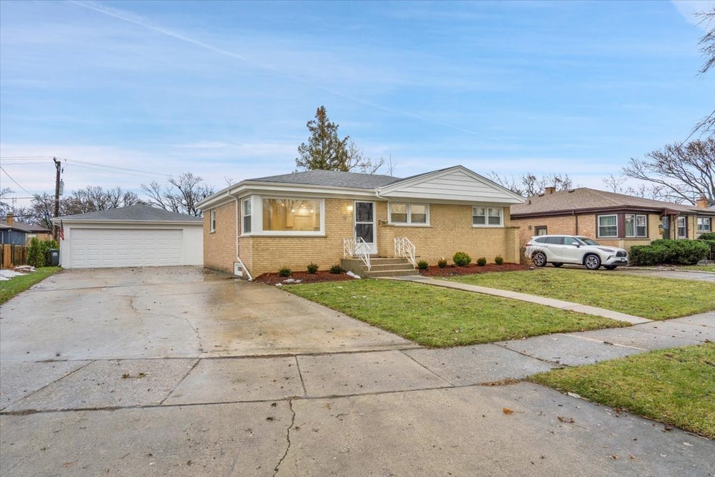 9317 Olcott Avenue, Morton Grove