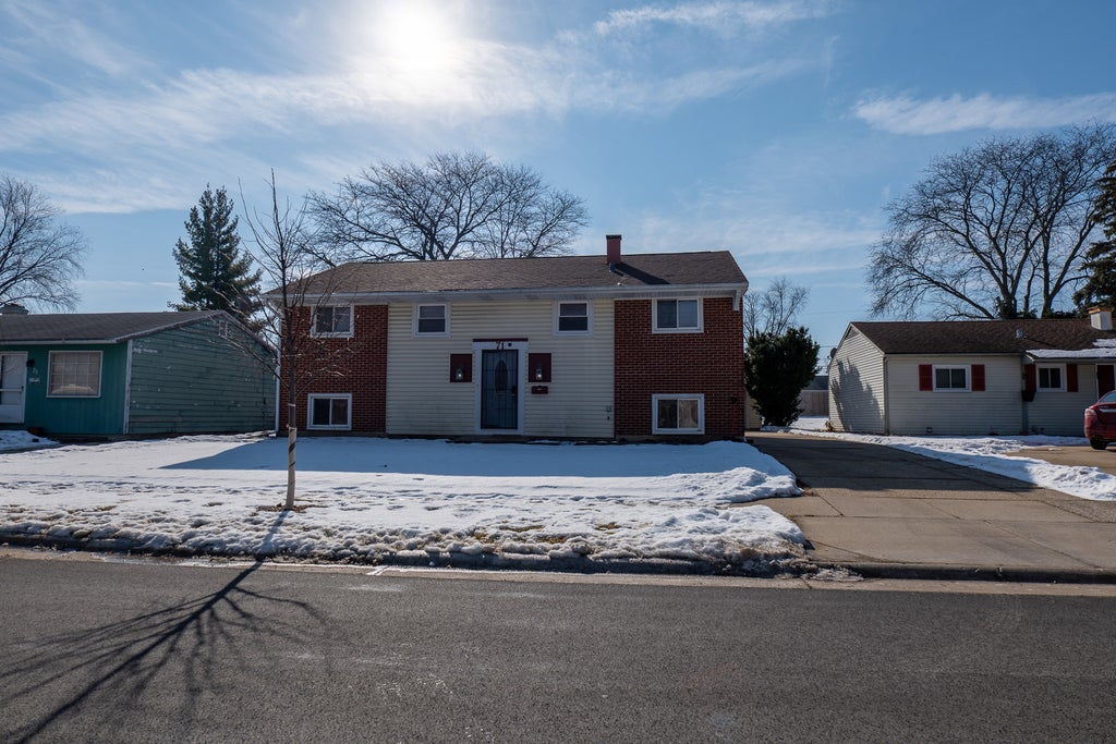 71 Cambridge Lane, Glendale Heights