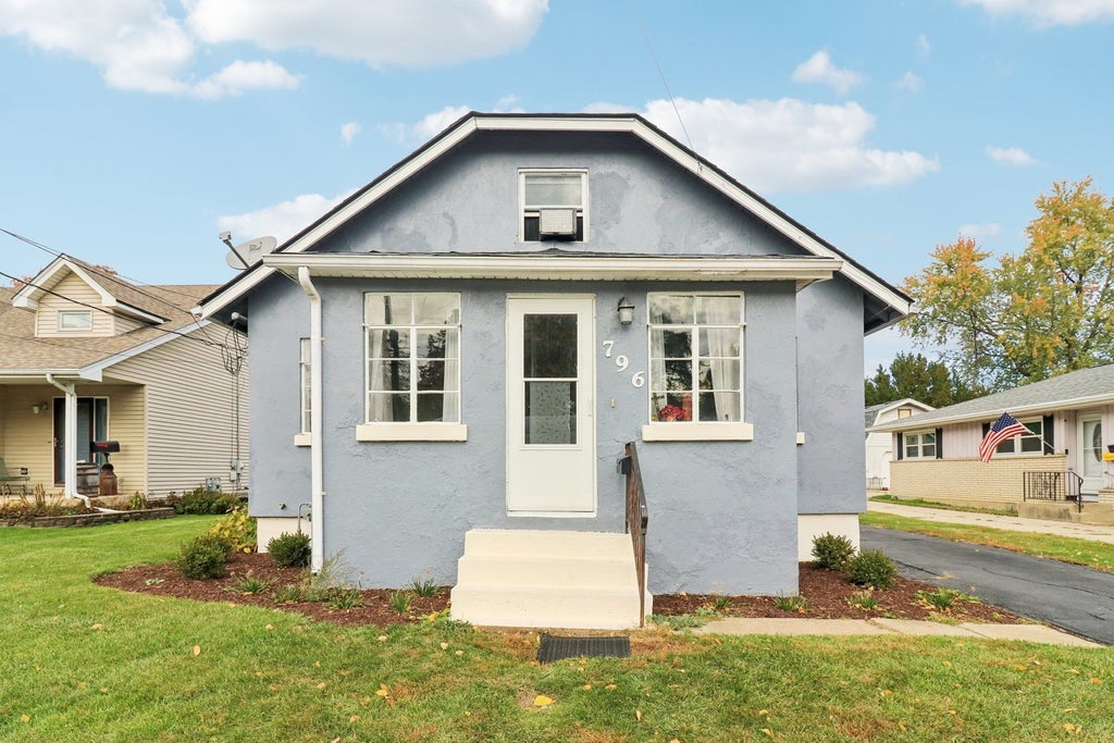 796 Parkway Avenue, Elgin