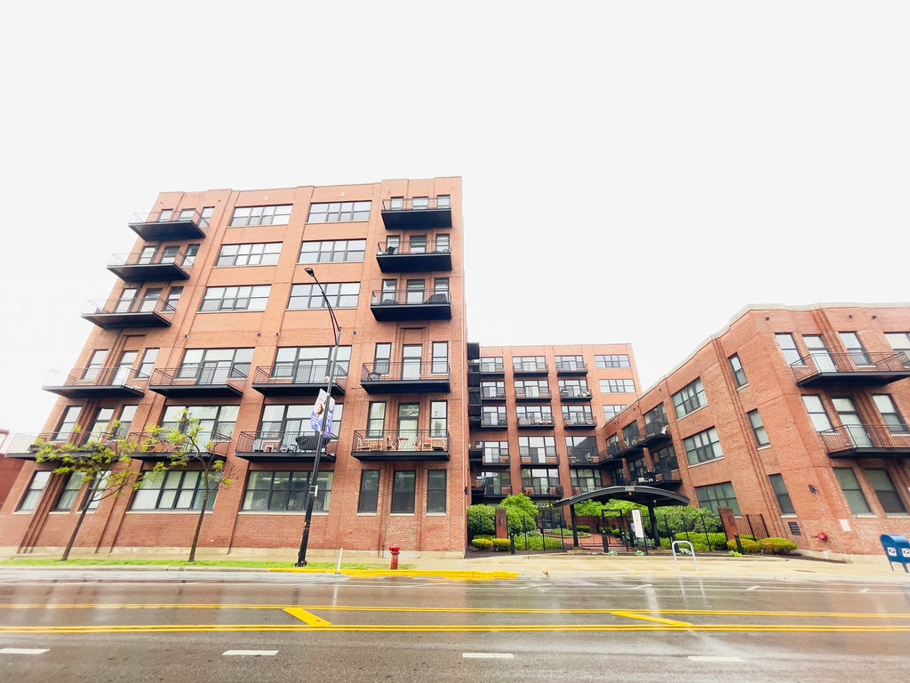 2323 West Pershing Road 421, Chicago, 60609