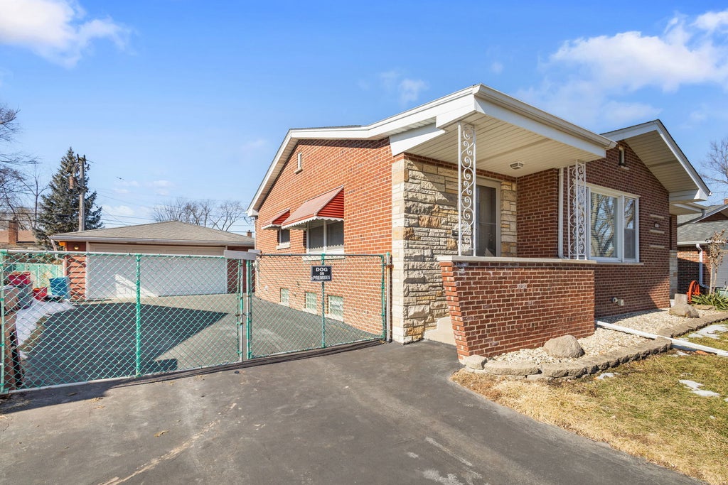 702 Willow Drive, Chicago Heights