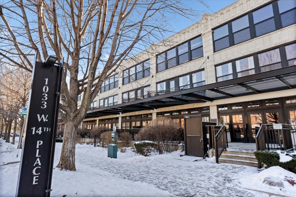 1033 West 14th Place 236, Chicago, 60608