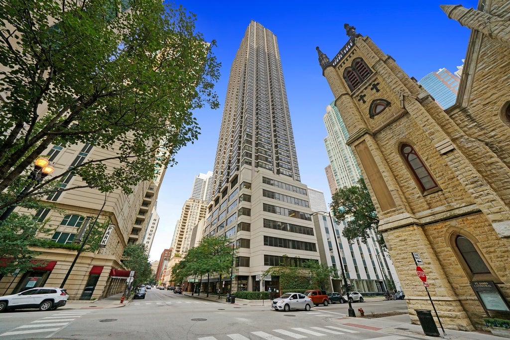 30 East Huron Street 1904, Chicago, 60611
