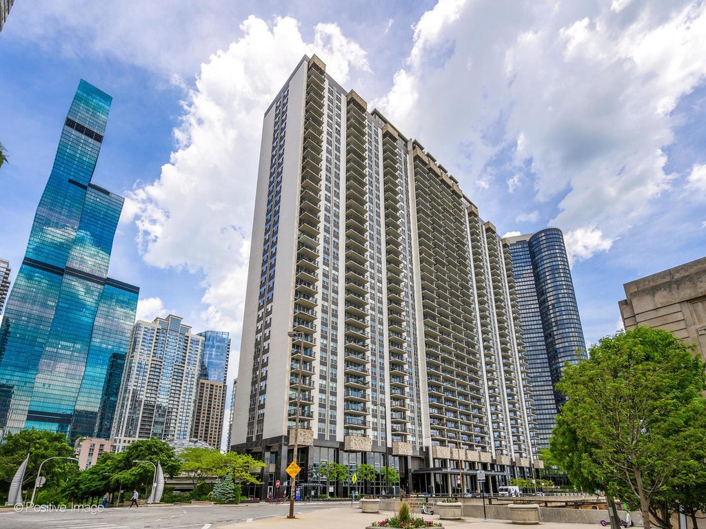 400 East Randolph Street 3715, Chicago, 60601
