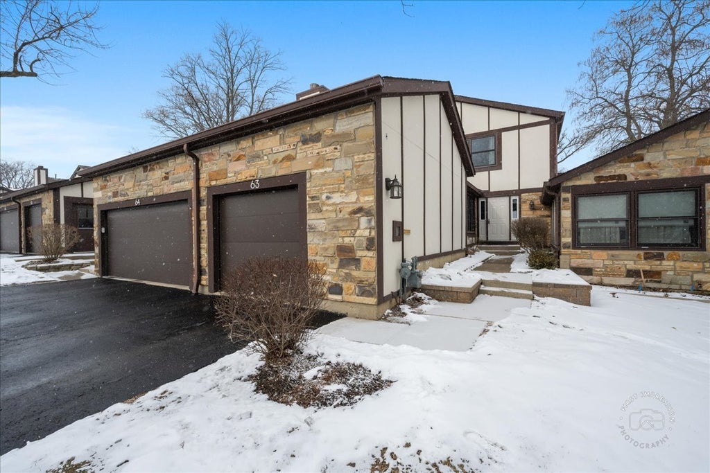 63 White Oak Circle 63, St. Charles