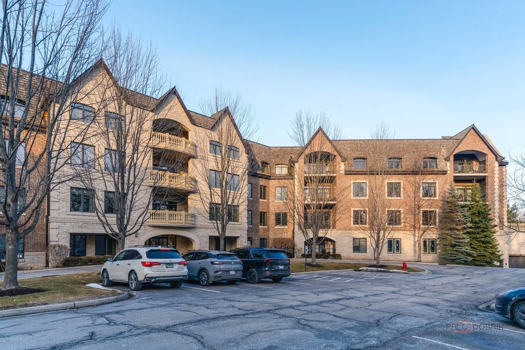 1800 Amberley Court 309, Lake Forest, 60045